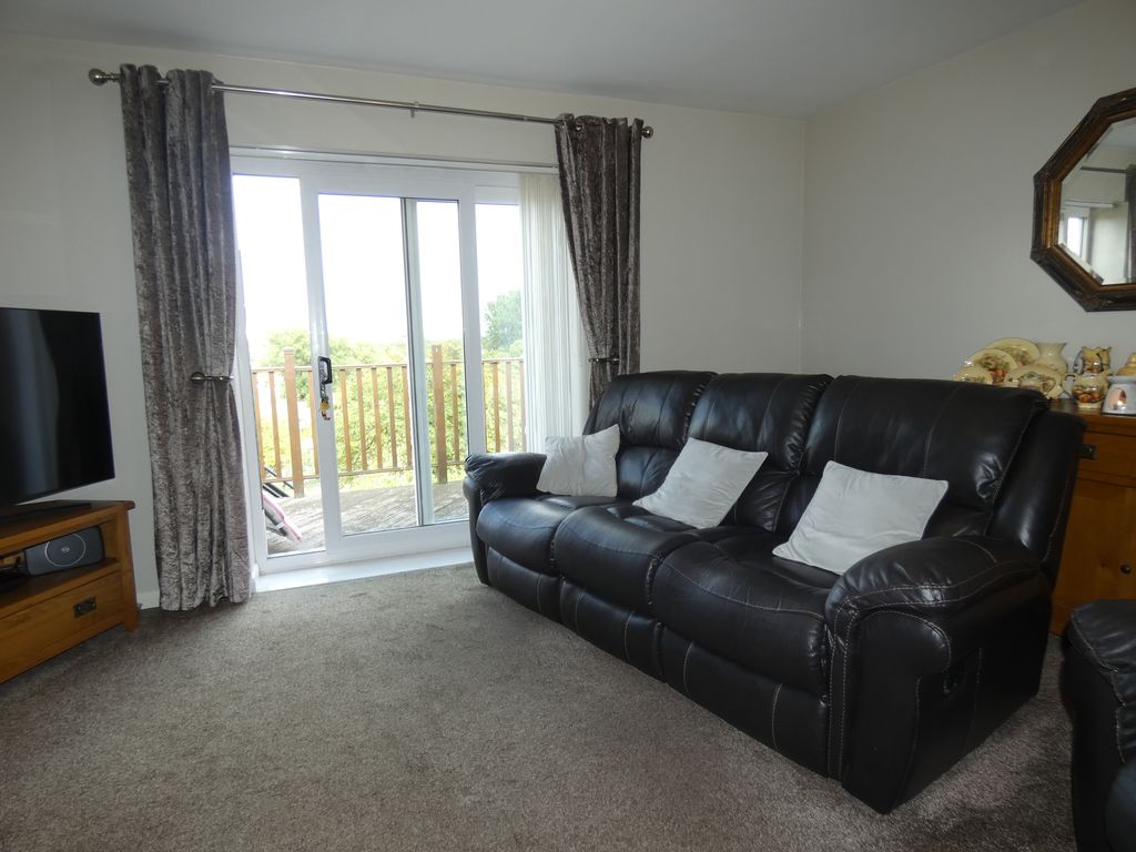 Lounge- click for photo gallery